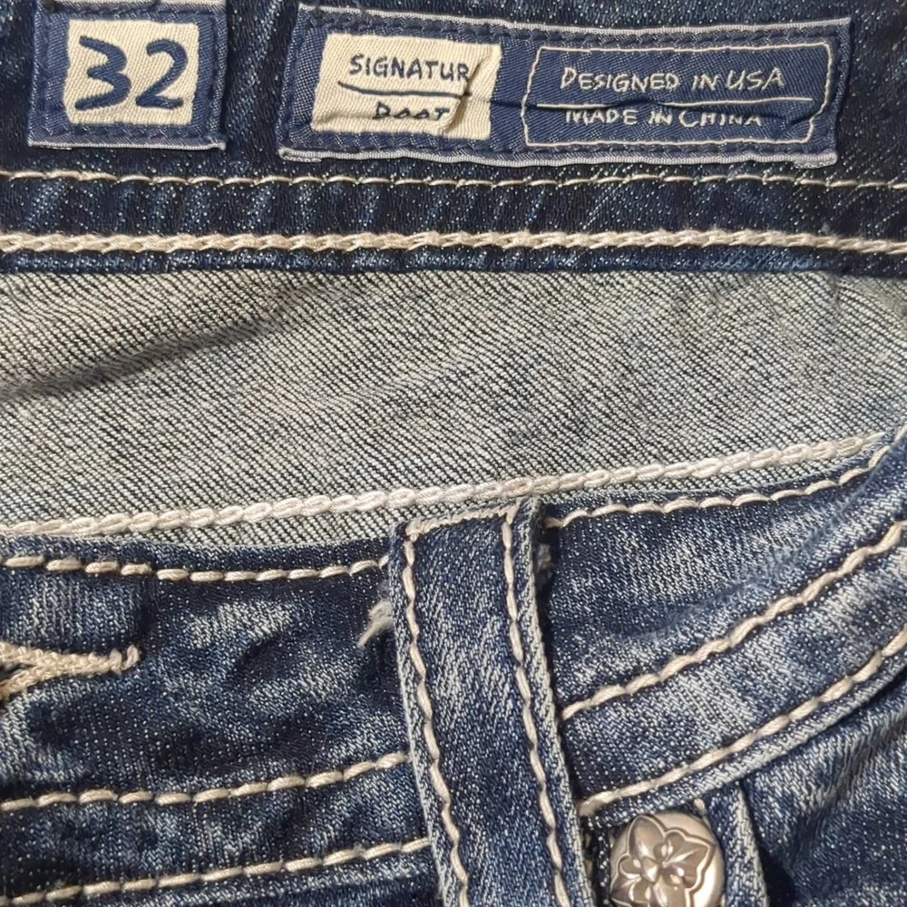 Miss Me Embellished Fleur Bootcut Dark Washed Jeans Size 32 - Picture 12 of 14